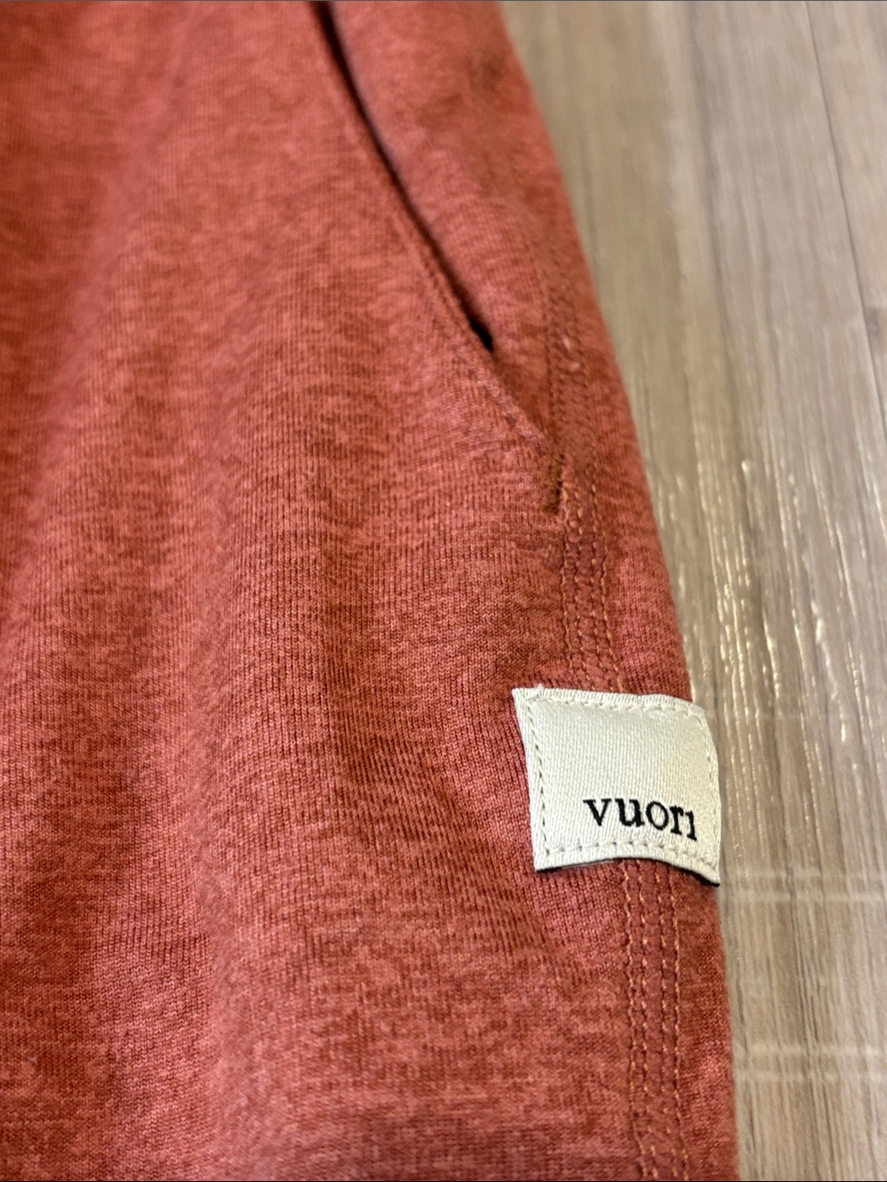 Vuori Performance Jogger Size Medium Dreamknit Tapered Leg - Picture 7 of 14
